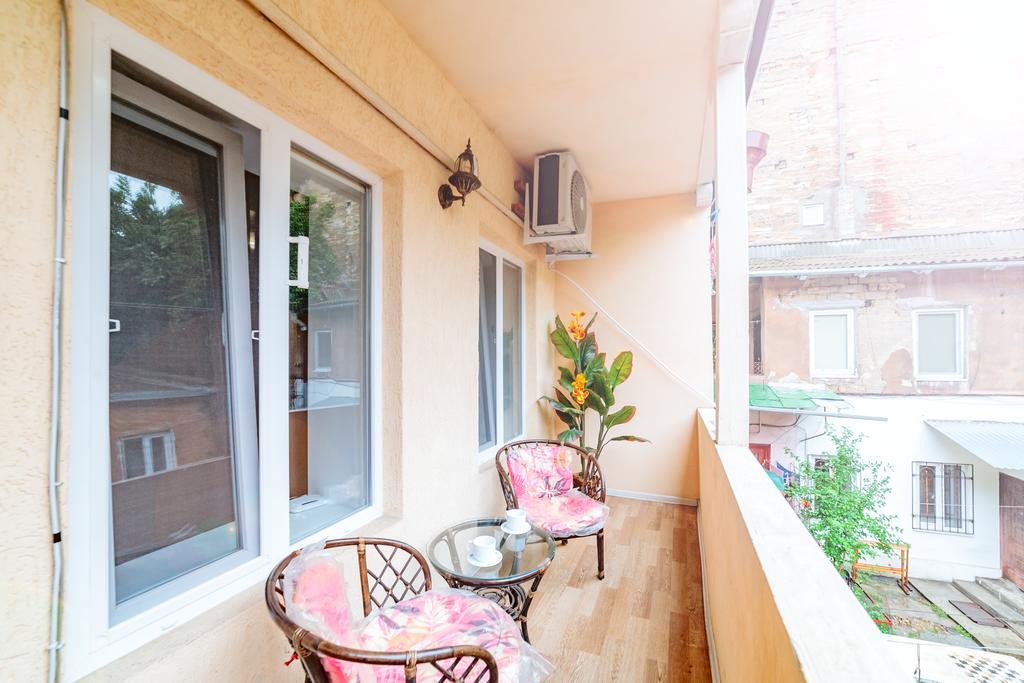 Studio On Rishelyevskaya Apartment Odessa Exterior photo